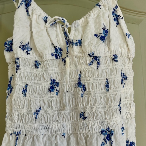 H&M White and Blue Floral Jumpsuit - Picture 2 of 3